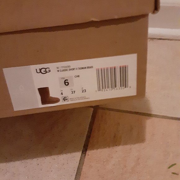 Uggs - Picture 3 of 3